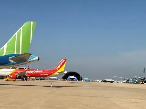 Cú chạm bánh lịch sử tại một trong những sân bay lớn nhất thế giới