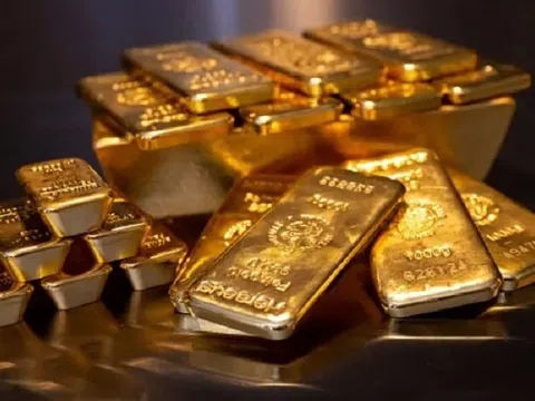 Giá vàng hôm nay 24/12/2025: Vượt mốc 4.500 USD/ounce