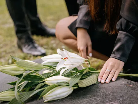 Con đã trưởng thành có được hưởng chế độ tử tuất khi người đang hưởng lương hưu qua đời?