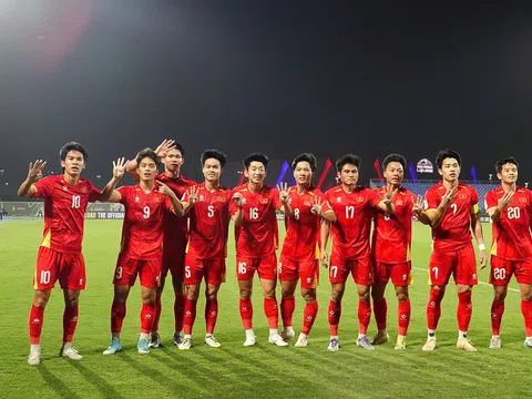 Thủ tướng Chính phủ Phạm Minh Chính gửi thư chúc mừng thầy trò HLV Kim Sang Sik