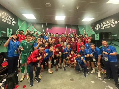 HLV Kim Sang Sik gửi lời cảm ơn người hâm mộ bóng đá nước nhà