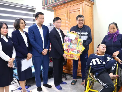 Công ty Tuyển than Hòn Gai - Vinacomin thăm, tặng quà Tết cho các gia đình nạn nhân chất độc da cam