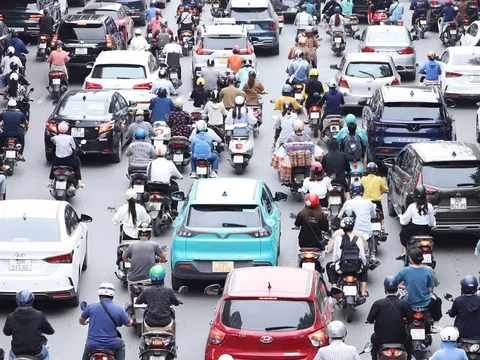 Hà Nội đặt mục tiêu chuyển đổi 100% xe taxi sang sử dụng điện và năng lượng xanh vào năm 2030