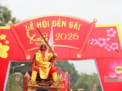 Vua chúa xoay vòng ngả nghiêng, phát lộc đầu xuân cho dân làng