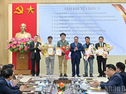 Phóng viên tạp chí Doanh nghiệp và Kinh tế xanh đoạt giải cuộc thi ảnh “Việt Nam trên hành trình đổi mới”