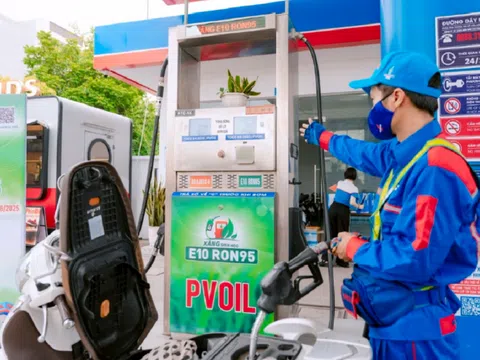 Giá xăng E5 RON 92 tiếp tục giảm gần 500 đồng trong kỳ điều hành ngày 12/3