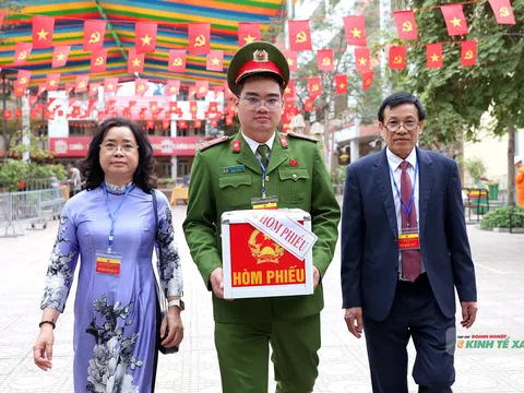 Hà Nội: Đem thùng phiếu tới tận nhà cử tri để đảm bảo quyền bầu cử của công dân