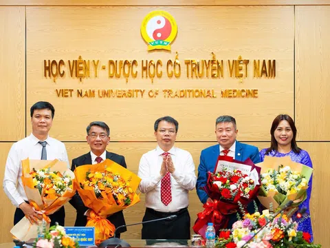 Công bố Quyết định bổ nhiệm lại chức danh Phó Giáo sư năm 2026