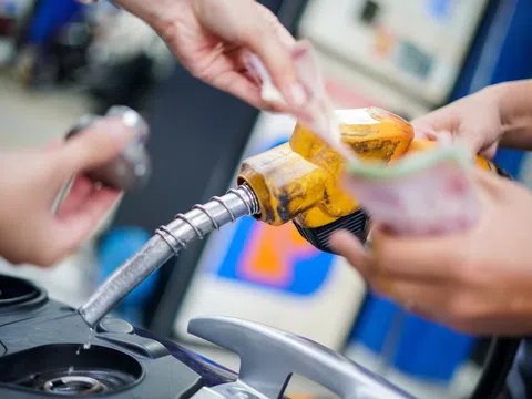 Giá xăng dầu đồng loạt tăng mạnh từ 23 giờ ngày 19/3, cao nhất lên tới gần 8.000 đồng/lít