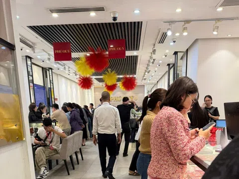 Giá vàng giảm xuống mức thấp nhất, bạc “bay” gần 6 triệu đồng