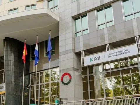 Tài khoản mở mới tăng 10 lần trong 2025, Chủ tịch một CTCK bất ngờ nộp đơn từ nhiệm