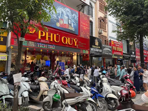 Giá vàng giảm thêm 2 triệu đồng/lượng, tỷ giá USD tiếp tục tăng