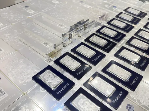 Những nhà đầu tư tích sản ra sao sau pha sụt giảm mạnh của vàng và bạc?