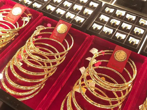 Giá vàng giảm sâu, “bốc hơi” 6,5 triệu đồng/lượng