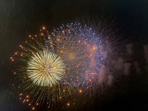 Pháo hoa Cần Thơ rực rỡ đêm 2/9 – “Lời Người vang mãi núi sông”