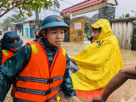 Lần đầu tiên Huế và Đà Nẵng đối diện cảnh báo rủi ro thiên tai cấp cao nhất