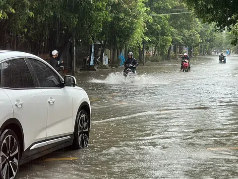 Mưa lớn, nhiều trường học tại Quảng Trị đóng cửa