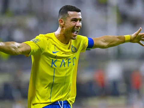 Ronaldo tỏa sáng với siêu phẩm đá phạt