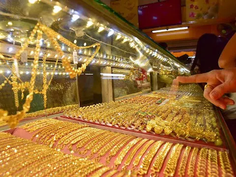 Giá vàng SJC tiếp tục giảm, cao hơn vàng thế giới gần 14 triệu đồng/lượng