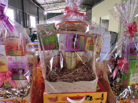 Đặc sản vùng miền được lựa chọn trong giỏ quà Tết, hàng Việt đang "đón sóng" thị trường