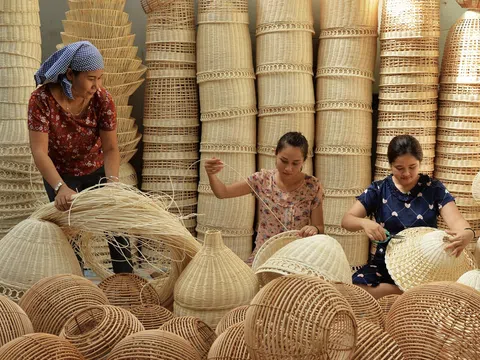 Dán tem truy suất nguồn gốc nâng chất sản phẩm thủ công mỹ nghệ Việt Nam