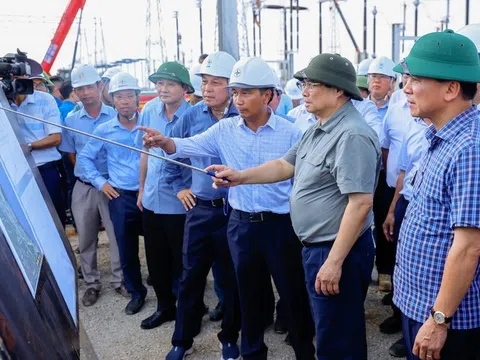 Thủ tướng động viên công nhân thi công Dự án Đường dây 500kV mạch 3 nỗ lực hoàn thành vào ngày 28/6