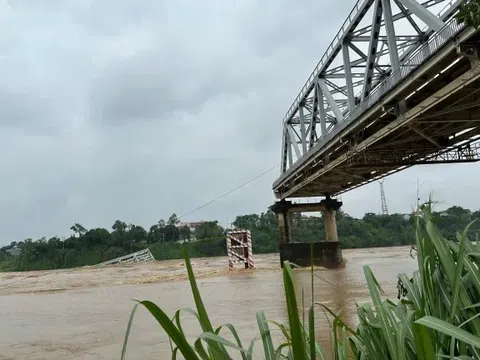 Phó Thủ tướng Hồ Đức Phớc: Khẩn trương tìm kiếm, cứu nạn vụ sập cầu Phong Châu