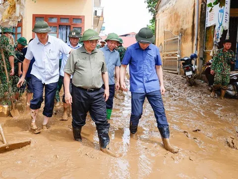 'Khẩn trương khắc phục hậu quả bão lũ, nhanh chóng ổn định đời sống nhân dân'