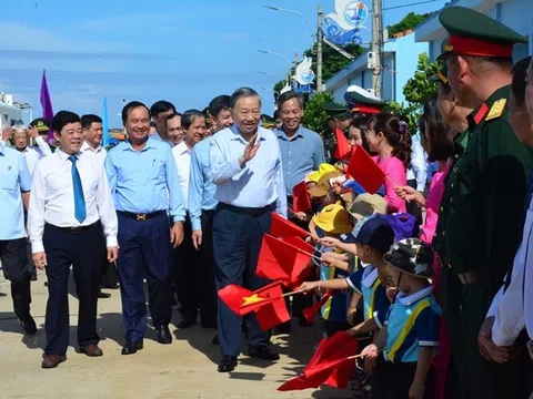 Tổng Bí thư, Chủ tịch nước: Cồn Cỏ phát huy vai trò tiền đồn và phát triển kinh tế biển bền vững