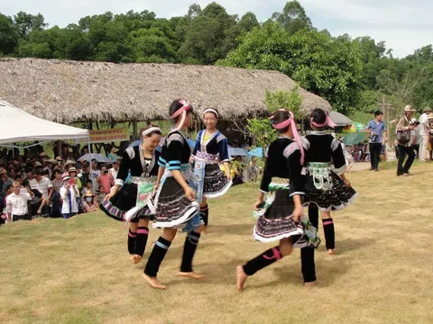 Cơ chế chính sách và giải pháp thu hút đầu tư vào Làng Văn hóa Du lịch các dân tộc Việt Nam