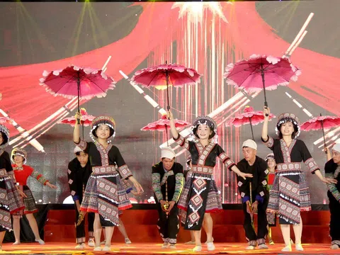 Festival Khèn Mông và lễ hội hoa tớ dày thăng hoa giá trị di sản vùng cao Mù Cang Chải