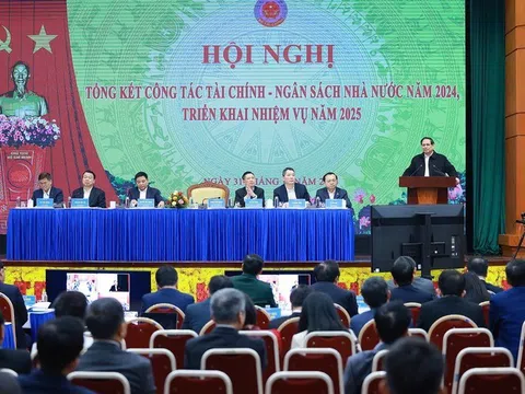 Lần đầu tiên thu ngân sách đạt trên 2 triệu tỷ đồng, vượt thu 324 nghìn tỷ đồng