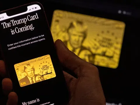 Thẻ Trump làm bằng vàng tạo nên cơn sốt đăng ký thị thực ở Mỹ