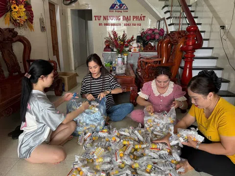 Tình người trong cơn lũ dữ