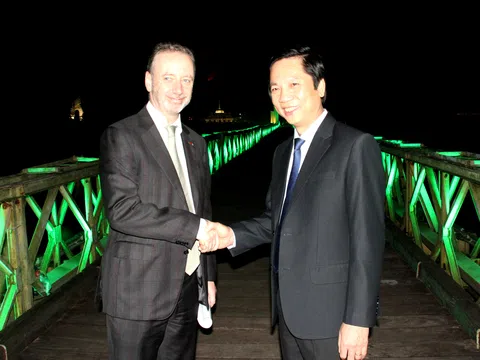 “Xanh hóa” cầu Hiền Lương nhân kỷ niệm thiết lập quan hệ ngoại giao Việt Nam - Ireland