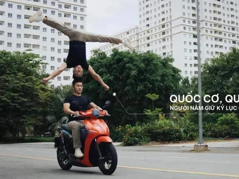 Xác minh làm rõ clip 2 nghệ sĩ xiếc Quốc Cơ - Quốc Nghiệp ‘chồng đầu’ trên xe máy