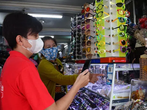 Thanh Hóa: Một số tuyến phố dân đi chợ không dùng tiền mặt