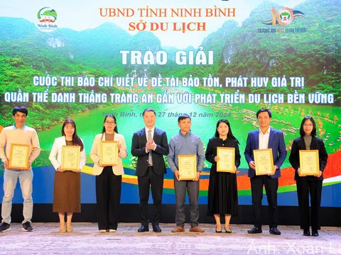 Tạp chí Doanh nghiệp và Kinh tế xanh nhận giải B báo chí viết về danh thắng Tràng An