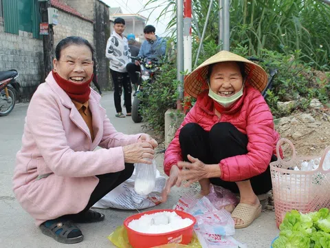 Đầu năm mua muối: Gieo hy vọng vào nét đẹp văn hóa của người Việt