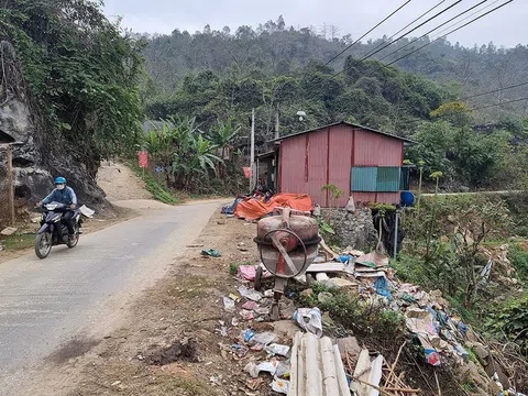 Những bãi rác tự phát ở miền núi Thanh Hóa đang dần lấn át vẻ đẹp tự nhiên