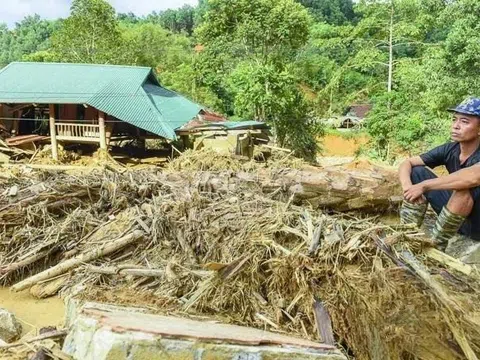 Chưa kịp khắc phụ bão số 5, miền Trung lại còng lưng gánh bão số 6