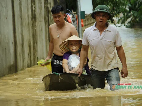 Ngập lụt bất ngờ trong đêm, hàng nghìn ngôi nhà ở xã Nông Cống bị nhấn chìm