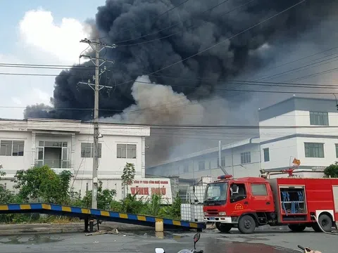 Long An: Cháy lớn tại khu công nghiệp Hải Sơn