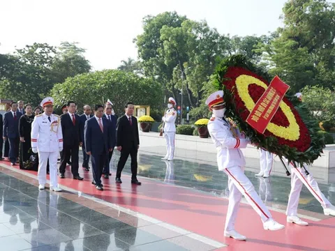 Lãnh đạo Đảng và Nhà nước vào Lăng viếng Chủ tịch Hồ Chí Minh