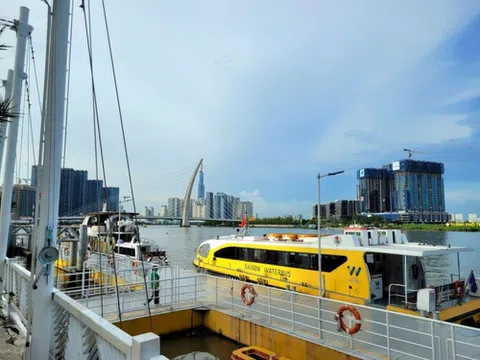 Hà Nội: Đề xuất xây dựng hành lang buýt đường thủy chạy trên sông Hồng