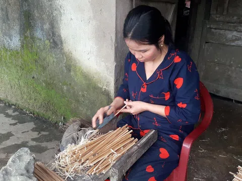 Hà Tĩnh: Làng làm đũa vót ngày vót đêm mới kịp trả hàng cho khách