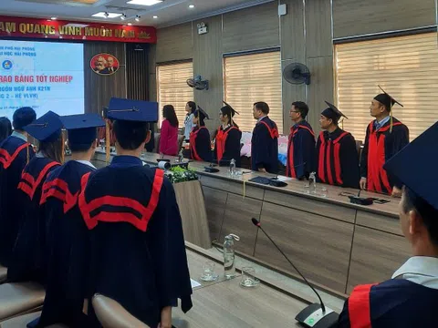 Trường Đại học Hải Phòng xin lỗi và cấp bằng tốt nghiệp cho 51 học viên sau gần 1 năm bị “treo bằng”