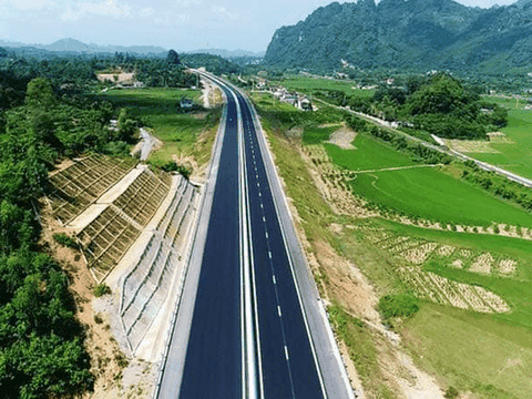 Công điện của Thủ tướng Chính phủ chỉ đạo đẩy nhanh tiến độ các dự án đường bộ cao tốc quan trọng quốc gia, trọng điểm
