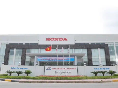 Honda Việt Nam trao tặng 620.000 mũ  bảo hiểm cho học sinh tiểu học