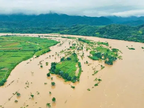 Hà Tĩnh: Nhiều tuyến đường bị sạt lở, ngập nước, hàng trăm hộ dân bị cô lập, hơn 35.000 học sinh phải nghỉ học